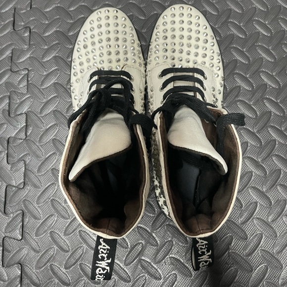 Dr. Martens Shorestud white spiked canvas shoes - Picture 2 of 16